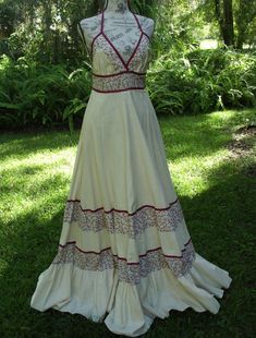 "This Gunne Sax dress is for the last breath of Summer. Composed of a medium weight raw cotton and calico. This combination was a recurring theme for McClintock in her early 70s designs as the Boho style became popularized and has had a resurgence today. This is an excellent example of that trend. This piece is in a sleek silhouette with a raised waist, halter straps and a skirt that expands into a sweep of 220\" with hidden pockets and grosgrain ribbon accenting the calico and forming 2 sets of Prarie Dresses 70s, Early 70s Fashion, 1970s Fashion Women, 70s Prairie, Prairie Dresses, Last Breath, Sax Dress, Style Bundle, Quilted Clothes