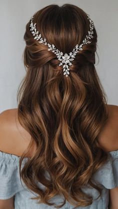 Tie the Knot in Style: 15 Half Up Half Down Wedding Hairstyles for Every Bride - Fads Wedding Half Up Half Down With Veil, Long Veils, Aesthetic Royal, Hair Dues, Royal Hairstyles, Inspired Hairstyles, Short Hair Bride, Down Wedding Hairstyles