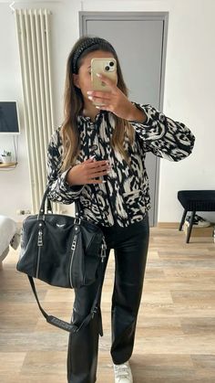 Outfit Pantalon Noir, Outfit Anniversaire, Simple Chic Outfits, Outfits Stockholm, Madrid Style, Outfit Stockholm, Isabel Marant Style, Outfit Jean, Ootd Jeans