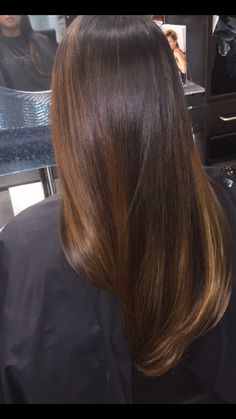 Caramel Balayage On Black Hair, Short Wolf Haircut, Balayage Straight Hair, Long Hair Highlights, Highlights For Dark Brown Hair, Brown Hair Color Ideas, Wolf Haircut, Black Hair Balayage, Brown Hair Looks