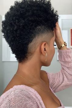 Curly Hair Shaved Side, Short Curly Mohawk, Tapered Natural Hair Cut, Big Chop Natural Hair, Natural Haircuts, Low Taper Fade Haircut, Short Natural Haircuts, Shaved Side