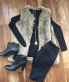 Fur Vest Outfits, Silvester Outfit, Outfit Jeans, Mode Casual, Mode Ootd, Vest Outfits, Looks Chic, Fur Vest, 가을 패션