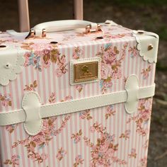 Personalized Pink Floral Suitcase for Women Luggage Set With - Etsy Luggage Sets For Women, Suitcase Makeover, Suitcase For Women, Vtuber Room, First Time Flying, Cute Suitcases, Luxury Luggage, Doll Things, Pink Stuff