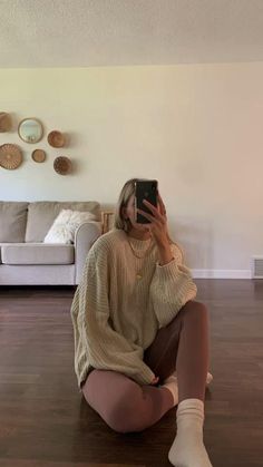 Oversized Sweater Outfit Winter, Fall Outfit Comfy, Sweater Outfit Winter, Lazy Fall Outfits, Oversized Sweater Outfit Fall, Sweater Outfit Women, Sweater And Leggings, Casual Holiday Outfits, Oversized Sweater Outfit