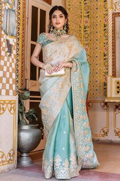 Ombre Saree, Indian Sari Dress, Indian Bride Outfits, Indian Fashion Saree, Bridal Dress Fashion, Indian Bridal Dress, Indian Bridal Fashion