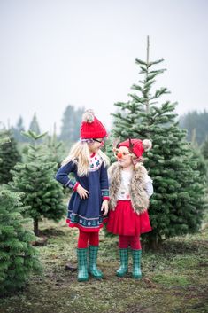 Chelsee from The House of Hood Blog shares their Christmas Tree farm photos that they've taken throughout the Christmas season! #christmastreefarm #christmastreefarmphotos #christmasphotos #treefarm #treefarmphotos #littlegirlsfashion #girlsstyle #littlegirlsdresses #rainboots Tree Farm Photos, Christmas Tree Farm Pictures, Tree Farm Pictures, Christmas Tree Farm Photos, Farm Photos, Outfit Planning, 2024 Family, Snow Hat, Farm Kids