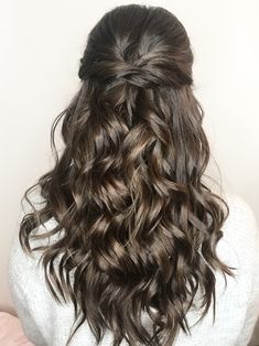 Grad Hairstyles, Cute Prom Hairstyles, Prom Hair Medium, Rambut Brunette, Fancy Hair, Simple Prom Hair, Guest Hair, Best Bridal Makeup