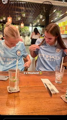 Manchester city😎 Manchester City Jersey Outfit, Man City Jersey Outfit, Man City Women, Bloke Core, Friends Cartoon, Best Friends Cartoon, City Woman, Friend Cartoon, Outfit Streetwear