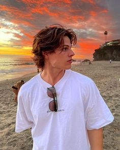 Hot Boyfriend Hair, Hot Boyfriend Haircut, Cute Brunette Guys, Brunette Guy, Brunette Guys, Beach Hairstyles Men, Sam Dezz, Aesthetic Brunette