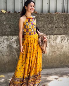 Dp Girl, Mustard Dress, Long Outfit, Long Kurtis, Avneet Kaur, Kurti Design, Long Frocks, Designer Outfits