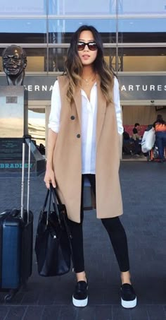 Yelek İçine Ne Giyilir Kadın - Tarz Kadın Sleeveless Blazer, Casual Work Outfits, Vest Outfits, 가을 패션, Outfits Casuales, Look Fashion, Work Outfit, Chic Outfits