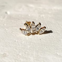 This Athena Marquise curved/climber stud piercing you are currently reviewing is entirely handmade, making each piece unique, even though they are produced to the same standards. All components are crafted using 14-karat gold. The stones are Cubic Zirconia. We are able to customize the stones with precious stones (diamond, sapphire, ruby, and emerald) or semi-precious stones such as London Topaz, citrine, peridot, tourmaline, tanzanite, amethyst, rhodolite, and more. For further assistance, plea Flat And Conch Piercings, Piercing Flat, London Topaz, Stud Piercing, Rose Gold Bar, Conch Earring, Cartilage Earring, Gold Alloys, Helix Piercing