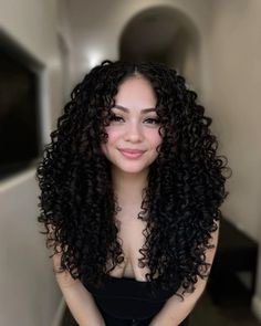 𝒫𝒾𝓃: 𝑔𝑜𝓁𝒹𝓈𝒽𝑜𝓇𝓉𝓎 💌 Haircuts For Thick Straight Hair, Thick Straight Hair, Long Natural Curly Hair, Layered Curly Hair, Best Haircuts, Curly Hair Styles Easy, Beautiful Curly Hair, Haircuts For Curly Hair