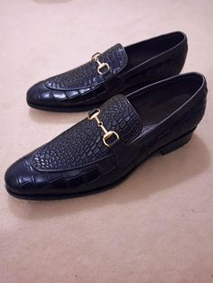 Textured Fashion, Fashion Shoes For Men, Mens Black Dress Shoes, Textures Fashion, Black Alligator, Black Dress Shoes, Arab Emirates, Mens Oxfords, Mens Fashion Shoes