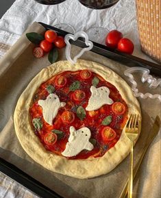 #pizza #ghost #spooky #fall #Halloween Halloween Pizza, Haunted Halloween, Think Food, Food Obsession, Pretty Food, Cute Food, Halloween Treats, Aesthetic Food, Fall Recipes