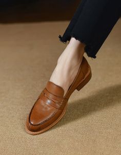 Features: Item Type: Dress Shoes Gender: Women Main Material: Cowhide, Horsehide Footbed: Sheepskin Upper/ Outsole Material: Cow Leather/ TPR(beef tendon), Wood Heel Height: Low (2.5 cm) Heel Type: Flat Season: Fall/ Spring Closure Type: Slip-on Color: Vintage brown, Black Size:34-40 Leather Sole Pointed Toe Moccasins For Galas, Pointed Toe Leather Sole Moccasins For Galas, Pointed Toe Moccasins With Leather Sole For Galas, Pointed Toe Loafers With Brogue Detailing For Galas, Vintage Fall Loafers With Brogue Detailing, Fall Vintage Loafers With Brogue Detailing, Vintage Oxfords For Fall, Brown Slip-on Oxfords With Pointed Toe, Brown Slip-on Pointed Toe Oxfords