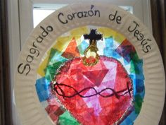 a paper plate with a heart on it that says, sordo cora de jesus