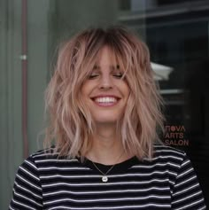 Messy Bob Haircut, Choppy Bob Haircuts, Medium Layered Haircuts, Shaggy Bob, Choppy Bob Hairstyles, Long Bob Haircuts