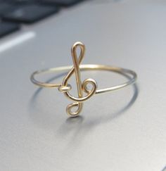 14k  Gold Treble Clef Ring, Wire Treble Clef Ring, Gold Treble Clef Ring, Dainty Ring, Music Ring, Simple Ring Treble Clef Ring, Music Note Jewelry, Music Rings, Diy Wire Jewelry Rings, Best Friend Rings, Wire Jewelry Rings, Diy Jewelry Rings, Friend Rings, Bijoux Fil Aluminium