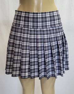 "JUNIOR TO PLUS SIZE \"Graymatter\" PLAID MINI SKIRT 13\"-15\" LONG. TO ENSURE YOU ORDER THE CORRECT SIZE SKIRT, PLEASE READ THIS CAREFULLY; THEN MATCH IT WITH SIZES. *XSMALL - Waistband measures 28\" around when fully closed. Skirt is 13\" long from top of waistband to bottom of hem. *SMALL - Waistband measures 30\" around when fully closed. Skirt is 13\" long from top of waistband to bottom of hem. *MEDIUM - Waistband measures 32\" around when fully closed. Skirt is 13\" long from top of waist Gray Lined Skort Of Short Length, Gray Lined Skort Short Length, Casual Fitted Plaid Skort, Gray Short Length Lined Skort, Gray Short Length Skort, Gray Pleated Skort, Grey Pleated Short Skort, Casual Fitted Plaid Mini Skirt, Fitted Gray Mini Skirt Casual