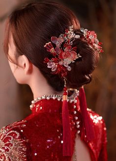 Traditional Chinese wedding hairpin Hair Jewellery Wedding, Chinese Wedding Hair Accessories, Chinese Wedding Qipao, Chinese Traditional Accessories, Chinese Hair Accessories Traditional, Chinese Accessories Traditional, Chinese Modern Wedding, Qipao Hairstyle, Tea Ceremony Hair