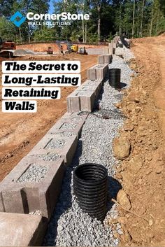 Retaining Wall Drainage, Small Retaining Wall, Retaining Wall Construction, Retaining Wall Steps, Crushed Gravel, Backyard Retaining Walls, Sloped Backyard Landscaping, Backyard Drainage, Retaining Wall Design