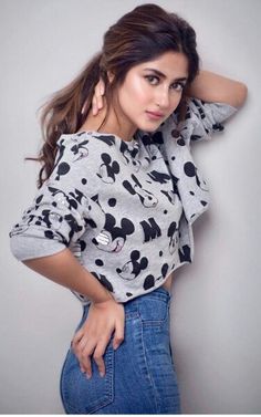 #Sajal G Chand Very very Bad dress Sajal G Sajjal Ali, Long And Short Hair, Sajal Aly, Beauty Makeover, Sajal Ali, Stylish Dpz, Flower Jewelry, Stylish Hair