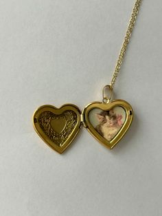 Gold Vintage Heart Necklace With Vintage Charm, Vintage Personalized Open Heart Necklace, Personalized Vintage Open Heart Necklace, Personalized Heart-shaped Vintage Charm Necklace, Vintage Brass Heart Charm Necklace, Cat Vintage, Necklace Vintage, Necklace Handmade, Cute Fits