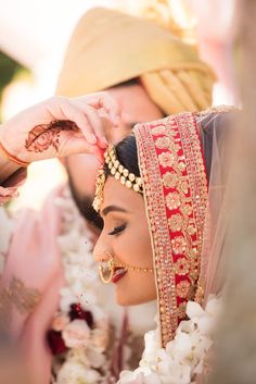 Sindur Wedding, Indian Bride Groom Poses, Wedding Sindur Pic, Indian Wedding Pictures Poses, Wedding Sindur Photography, Wedding Images Indian, Indian Wedding Photography Couples Photoshoot, Couple Wedding Photography Indian, Wedding Couple Poses Photography Indian