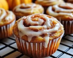 Pumpkin Cinnamon Roll Muffins Pumpkin Cinnamon Roll Muffins, Witchy Tea, 1 Cup Pumpkin Puree, Baked Meatloaf, Cinnamon Roll Muffins, Mexican Casserole Recipe, Muffins Easy, Bbq Bacon, Pumpkin Recipes Dessert