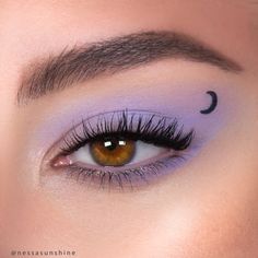 Make Up Halloween Easy Makeup Ideas, Fun Makeup Ideas Easy, Cute Make Up Ideas, Moon Eye Makeup, Moon And Stars Makeup, Cute Make Up Looks, Cute Eye Makeup Looks, Moon Inspired Makeup, Moon Makeup Look