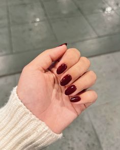 dark red nails (spiced berry by DND) Short Nails Ideas Maroon, Glossy Maroon Nails, Dark Red Gel Manicure, Short Round Nails Burgundy, Nails Short Red Dark, Burgundy Nails Oval Shape, Short Maroon Almond Nails, Almond Shape Maroon Nails, Dnd 754 Winter Berry