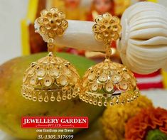 Golden Jhumka, Jhumka Design, Mang Tika, Gold Palace, Unique Gold Jewelry Designs, Gold Jhumka, Wedding Jewelry Sets Bridal Jewellery, Jhumka Designs