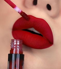 Maquillage Kylie Jenner, Winter Lip Color, Matte Lipstick Shades, Best Lipstick Color, Diy Dry Shampoo, Beautiful Lipstick, Lipstick Kit, Lip Gloss Colors, Best Lipsticks