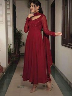 Anarkali Designs, Simple Frock Design, Stylish Kurtis Design, Georgette Gown, Long Frock Designs, Trendy Outfits Indian, Long Anarkali, Long Gown Design, Simple Frocks