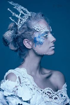 Ice Queen Hairstyles, Ice Queen Costume, Frozen Queen, Winter Portraits, Christmas Shoot