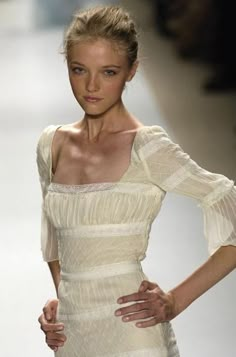 Vlada Roslyakova, Harry Clarke, Runway Outfits, Model Life, Mode Vintage, Looks Vintage, Runway Looks, Fancy Dresses, Couture Fashion