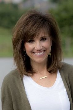 Medium Bob Hairstyles With Bangs Over 50, Cyndi Spivey Hair, Face Framing Layers Thick Hair, Hair Styles With Bangs Over 50 Medium, Layered Bob With Bangs Over 50, Cindy Spivey, Shoulder Hairstyles, Mom Haircut, Artichoke Pasta