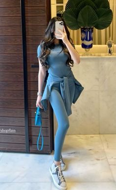 Gym Wear Women Workout Outfits, Gym Workouts Women Outfit, Elegant Sport Outfit Woman, Classy Workout Outfits, Gym Aesthetic Women, Modest Workout, Gym Ootd, Mode Des Leggings, Lulu Outfits