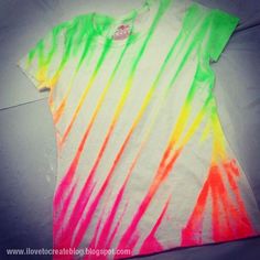 a t - shirt that has been dyed with different colors