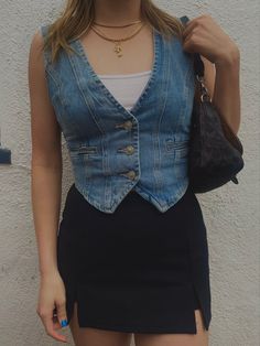 Demin Vest Outfit Fall, How To Style Jean Vest, Denim Waistcoat Outfit Woman, Jeans Vest Outfit, Waistcoat Outfit Women, Jeans Dress Outfit, Waistcoat Outfit, Jeans West, Daily Outfit Inspiration