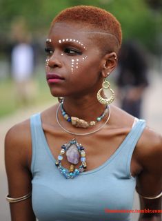 African Face Paint, Music Festival Hair, Festival Face, Afrikaanse Mode, Festival Hair