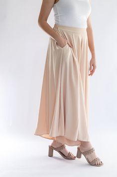 Be the talk of every room with our Keep it Glowing - Woven Wide Leg Pants! These champagne, satin pants are beyond gorgeous. They give the illusion of a skirt, but bring the comfort of pants. This item has a high waist, elastic waist band, and pockets. We love these so much because you can throw on a blouse to dress them up, or a tank to dress them down. You can wear these for any occasion and be the most stylish gal in the room! - Champagne colored woven wide leg pants - High waist - Elastic wa Satin Pants, Favorite Daughter, The Talk, Champagne Color, Waist Band, High Waisted Pants, Leg Pants, Wide Leg Pants, Elastic Waist