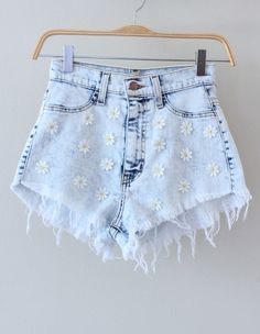 Daisy Shorts, Jeans Diy, Baggy Pants, Really Cute Outfits, Girls Fashion Clothes, Cute Casual Outfits, Outfits For Teens, Teen Fashion