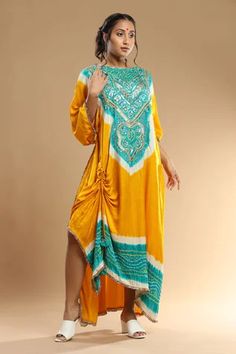 Shop for Etasha by Asha Jain Green Gajji Silk Embroidered Bandhani Kaftan for Women Online at Aza Fashions Bandhani Kaftan, Kaftan Sleeves, Kaftan For Women, Sea Green, Embroidered Silk, Aza Fashion, Sleeve Type, Green Yellow, Tassels