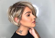 Long Pixie Bob, Modern Bob Hairstyles, Choppy Pixie Cut, Pixie Bob Hairstyles, Popular Short Hairstyles, Pixie Bob Haircut, Edgy Haircuts, Long Pixie Cuts, Pixie Hair