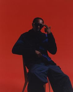 Shooting Photo Studio, Unknown T, Motion Blur Photography, Y2k Photoshoot, Musician Portraits, Musician Photography, Blur Photography, Red Backdrop