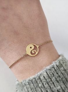 14K 9K Solid gold Yin Yang bracelet, Yin yang jewelry, Balance Zen bracelet, Stacking Stackable Gold Charm Bracelet, Gift for Her, FREE EXPRESS SHIPPING Delicate and beautiful bracelet with a unique yin yang charm, made in 14K or 9K solid gold. Whisper...Zen! -------------------------------------------------- D E T A I L S 14K or 9K Solid Gold Yin Yang charm diameter: 14mm / approx. 0,55'' Soldered chain and jump rings with a spring clasp closure ------------------------------------------------- Everyday Symbolic Bracelets, Symbolic Yellow Gold Round Bracelets, Yin Yang Jewelry, Yin Yang Bracelet, Music Note Necklace, Yin Yang Charm, Dainty Gold Bracelet, Bracelet Stacking, Gold Designs