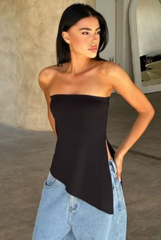 Martini Night Outfit, Strapless Asymmetrical Top, Asymmetrical Tube Top Outfit, Black Asymmetrical Top Outfit, Bandeau Top Outfits Summer, Black Strapless Top Outfit, Trendy Summer Outfits 2024, Bandeau Top Outfit, Bandeau Top Outfits