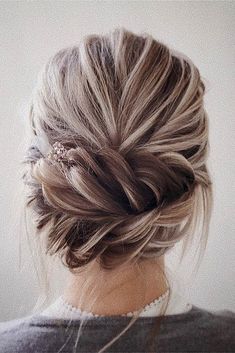 Wedding Updos For Short Hair ❤ See more: http://www.weddingforward.com/wedding-updos-for-short-hair/ #weddingforward #bride #bridal #wedding Dress Models, Braided Hairstyles For Wedding, Wedding Hairstyles Updo, Mid Length Hair, Wedding Hair And Makeup, Messy Bun